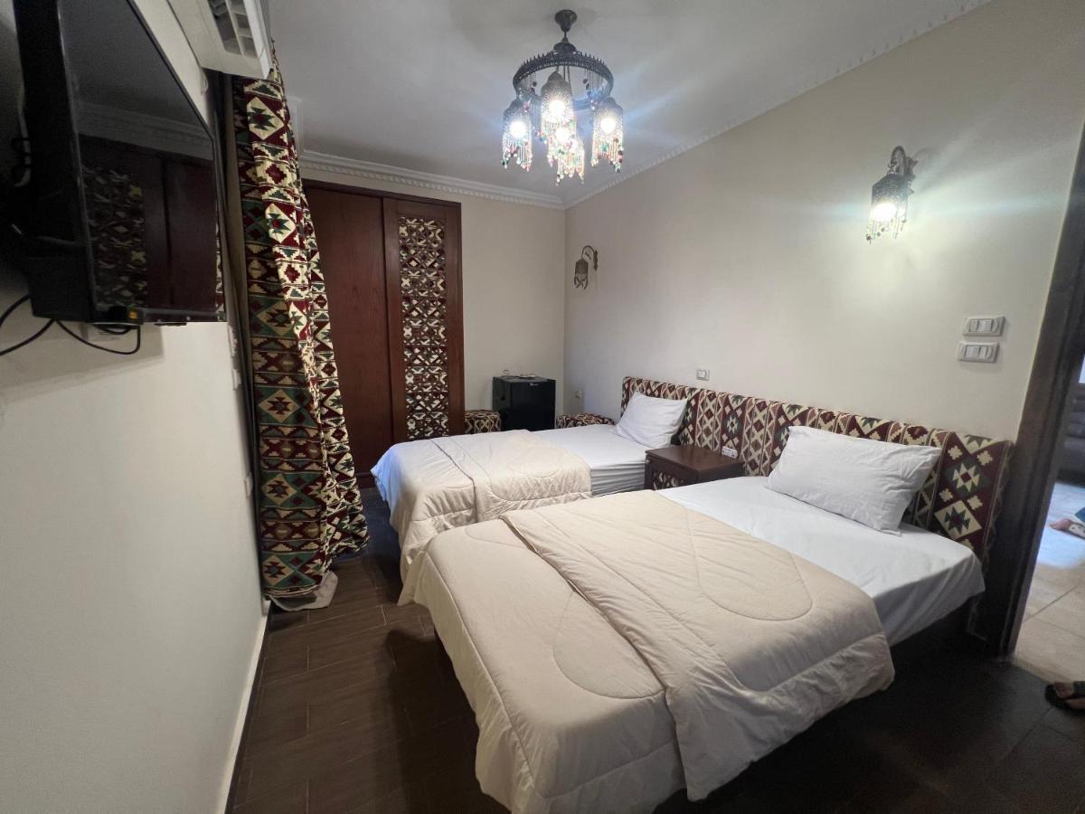 Bedouin Pyramids View Hotel Kafrat al Jabal Exterior photo