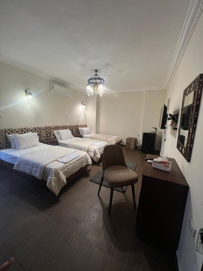 Bedouin Pyramids View Hotel Kafrat al Jabal Exterior photo
